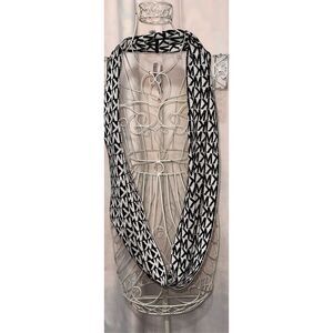 NEW WITH TAGS MICHAEL KORS Black/White Signature Monogramed MK Classic Knit Scar